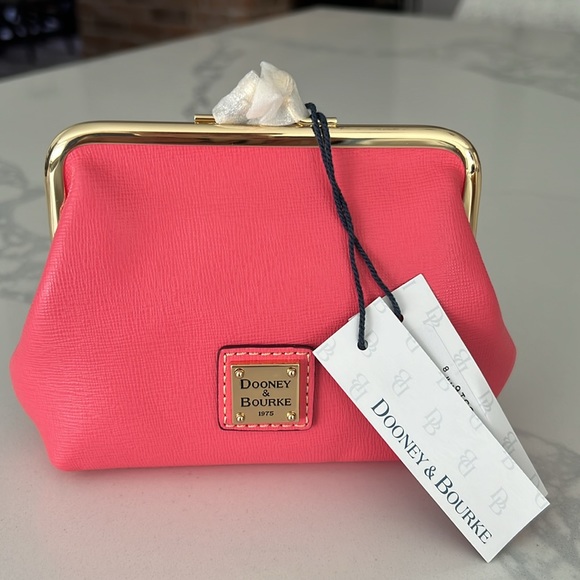 💕CUTE!! DOONEY & BOURKE KISSLOCK!! - Picture 11 of 16